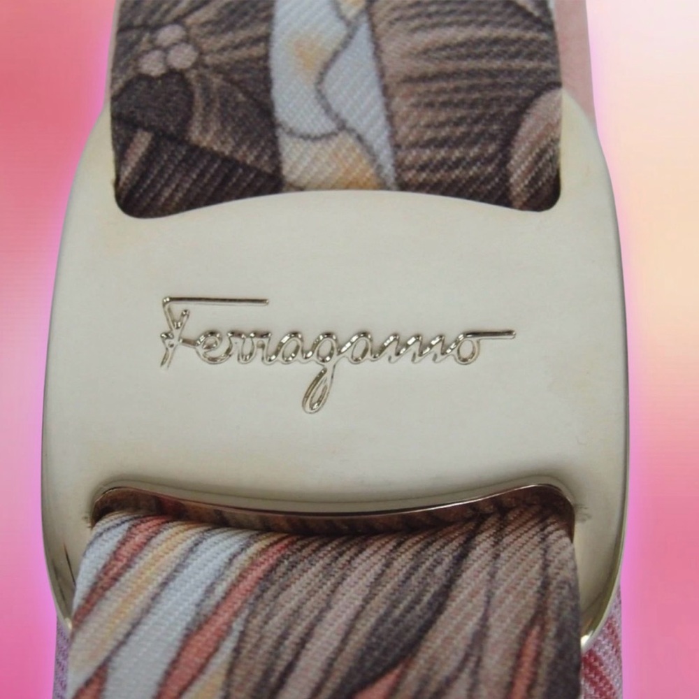 Salvatore Ferragamo Vara Ribbon Hair Clip 😍 - Picture 3 of 9